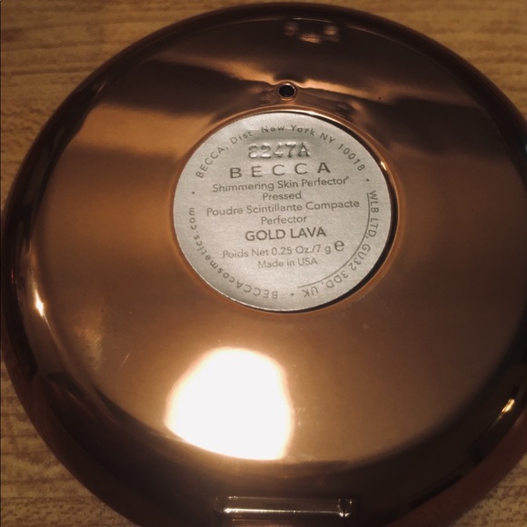 Becca Volcano Goddess Gold Lava Highlighter - Picture 3 of 3